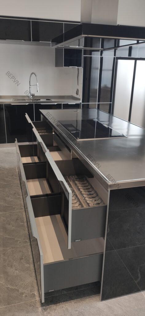 tu-bep-inox-canh-kinh-mat-ban-inox-bep.vn-36-472x1024