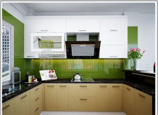 Căn bếp có tủ bếp Acrylic và Laminate màu xanh gia đình anh Sơn