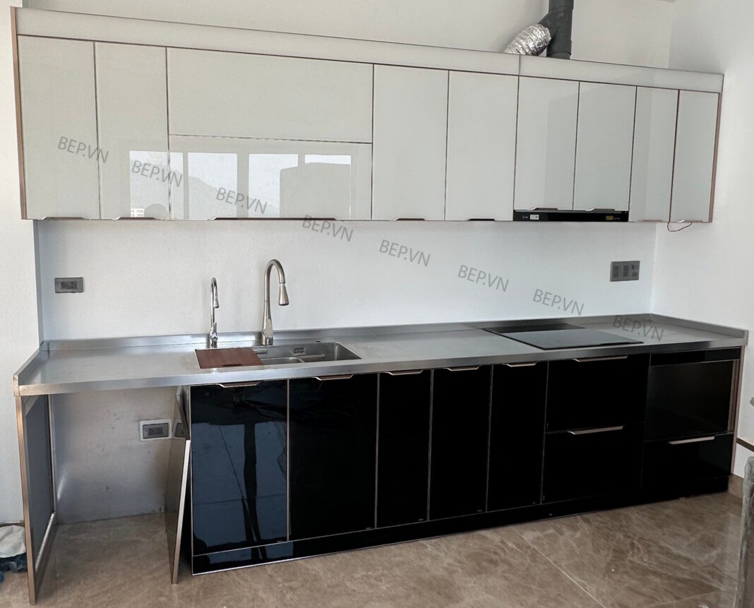 tủ bếp inox cánh kính cường lực