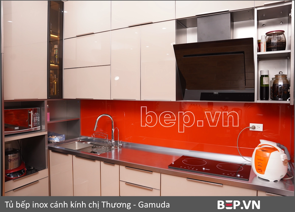Tủ bếp inox cánh kính nhà chị Thương - Gamuda, ảnh thực tế 10