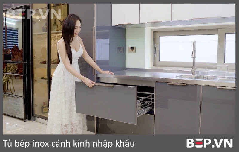 Phụ kiện tủ bếp inox cánh kính thông minh