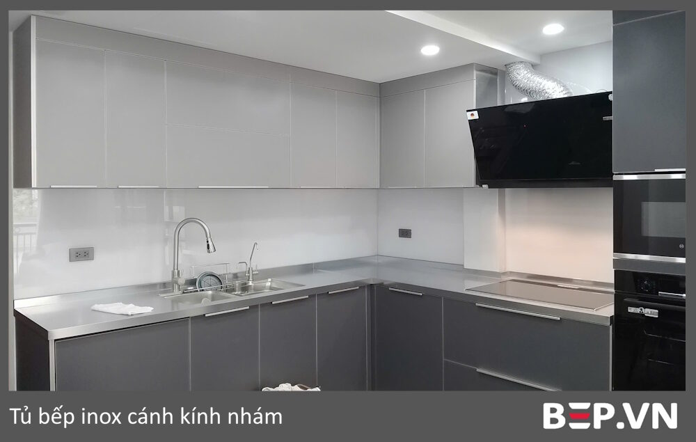 Tủ bếp inox cánh kính nhám chữ L