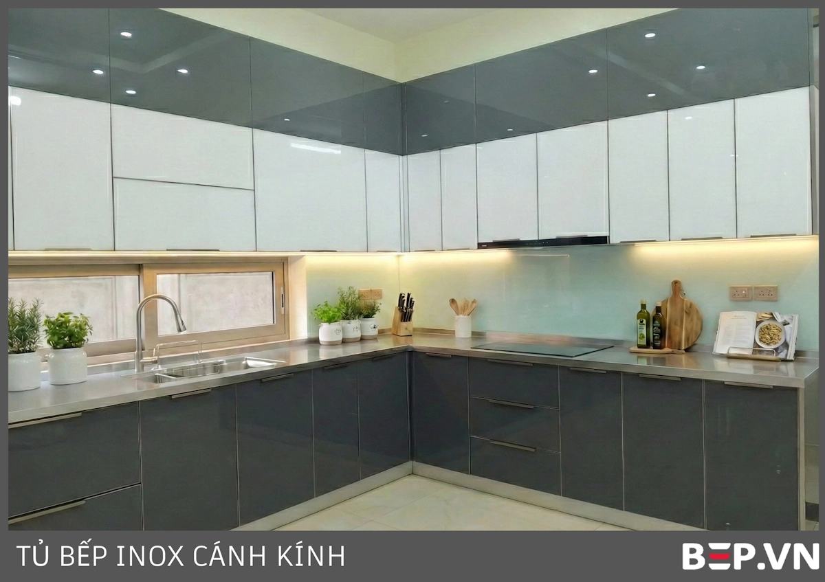 TỦ BẾP INOX CÁNH KÍNH CHỮ L