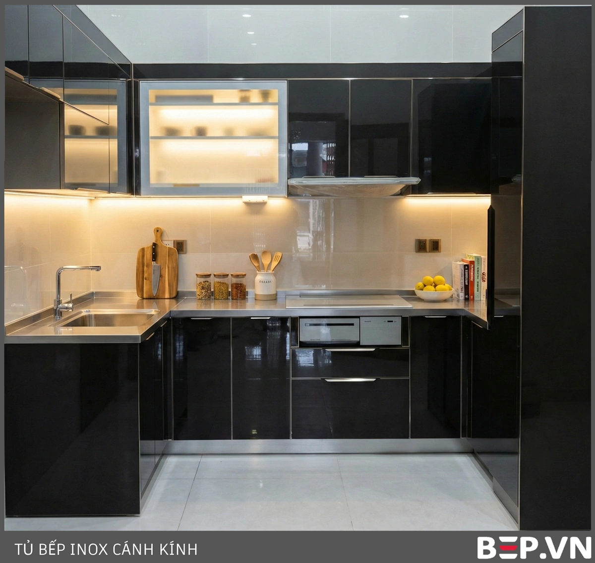 TỦ BẾP INOX CÁNH KÍNH CHỮ U