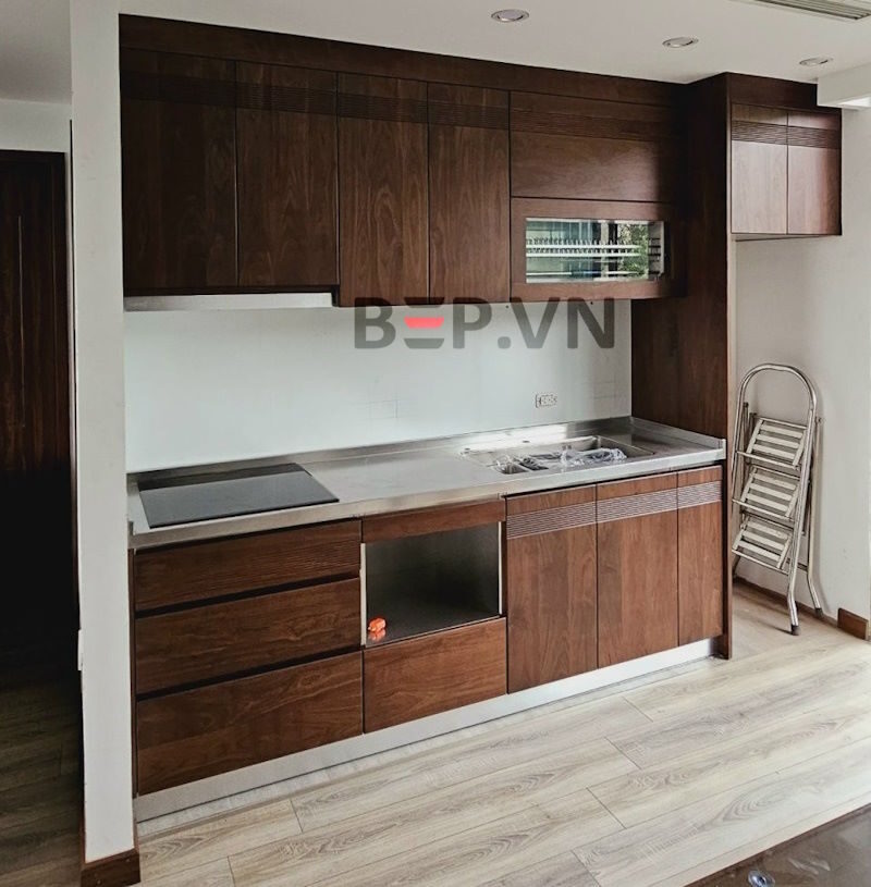 Tủ bếp inox kết hợp cánh gỗ tự nhiên