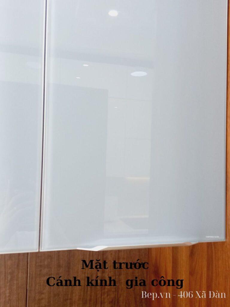 Mặt trước cánh kính gia công khung nhôm