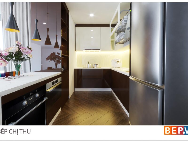 Tủ bếp chữ L hiện đại gia đình chị Thu - Vinata