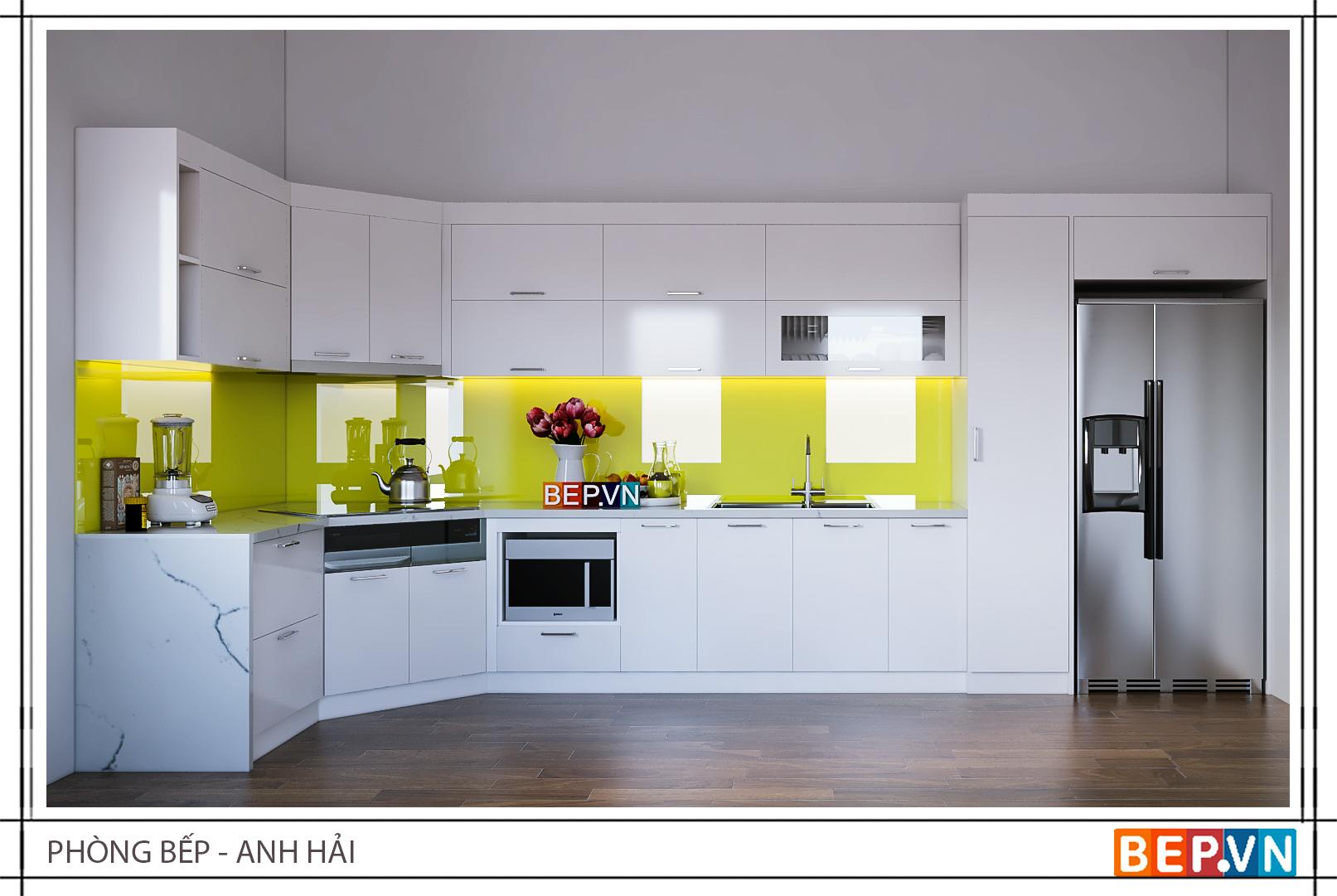Tủ bếp acrylic chữ L hiện đại gia đình anh Hải với điểm nhấn ở tường chắn bếp và thiết kế cắt cạnh nhằm tối ưu hóa không gian lưu trữ của căn bếp.