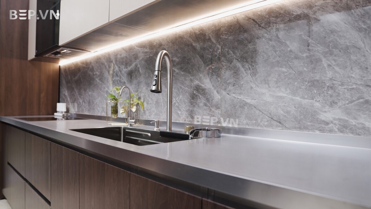 Tủ bếp inox cánh Inox Vân Gỗ dài 3m