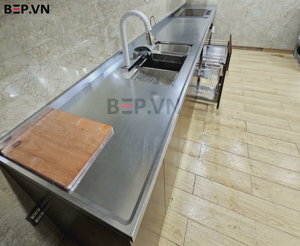 Tủ bếp inox cánh inox vân gỗ anh Cường - Hòa Bình - Hình ảnh 4