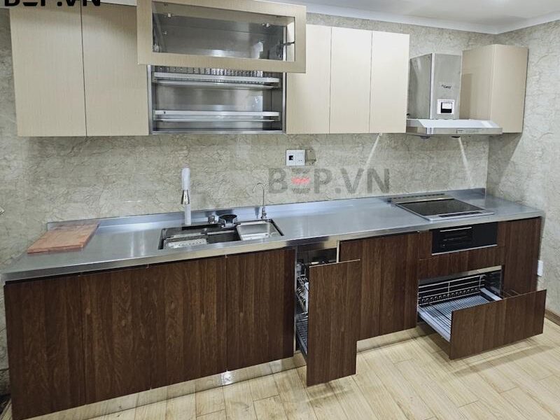 Alternative view of Tủ bếp inox cánh inox vân gỗ anh Cường - Hòa Bình