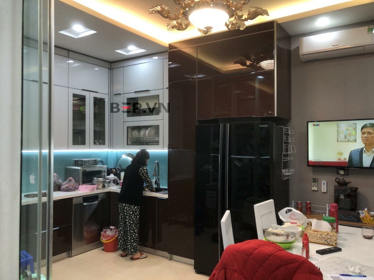 Tủ bếp inox cánh kính cường lực hiện đại (Anh Công - Yên Xá) - Hình ảnh 8