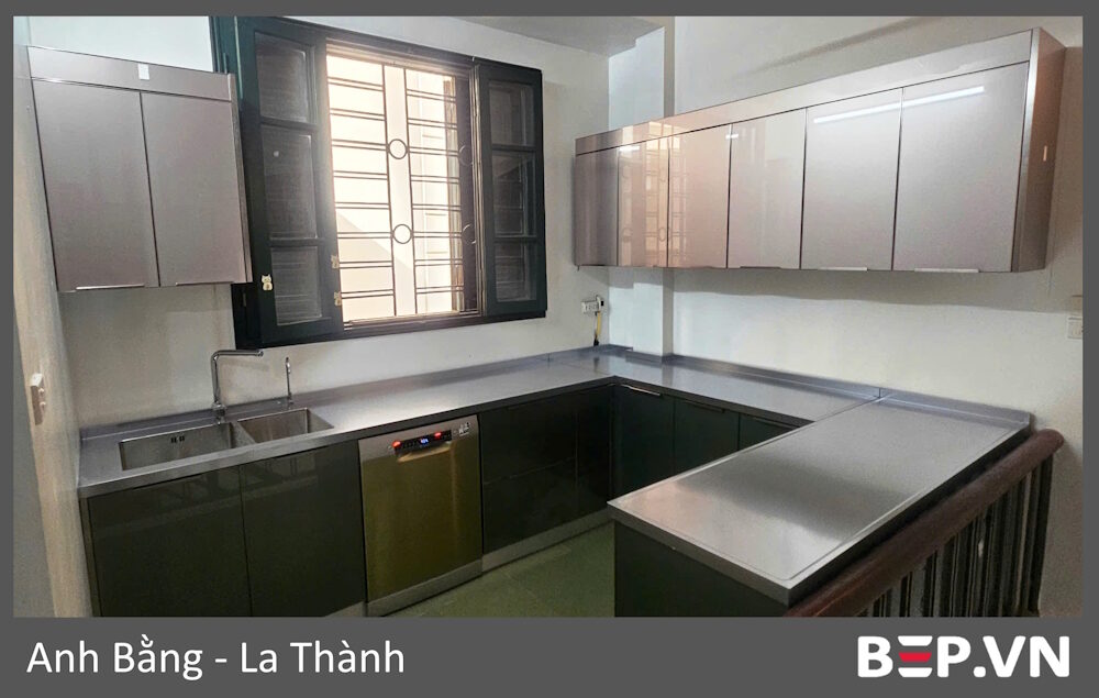 Tủ bếp inox cánh kính anh Bằng - La Thành