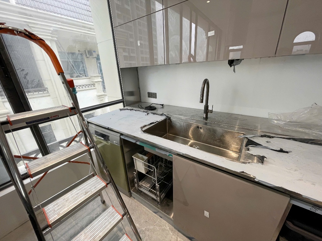 Tủ bếp inox cánh kính chú Hùng - Him Lam