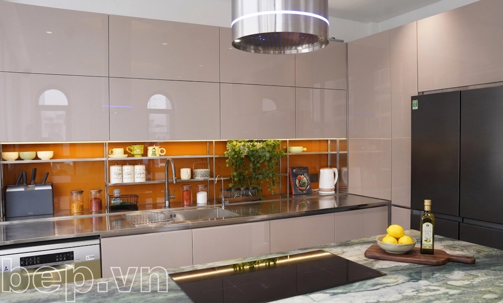 Tủ bếp inox cánh kính 3 lớp nhập khẩu nhà chú Hùng - Him Lam
