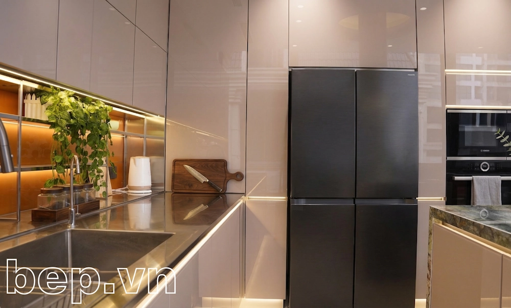 Tủ bếp inox cánh kính nhà chú Hùng - Him Lam