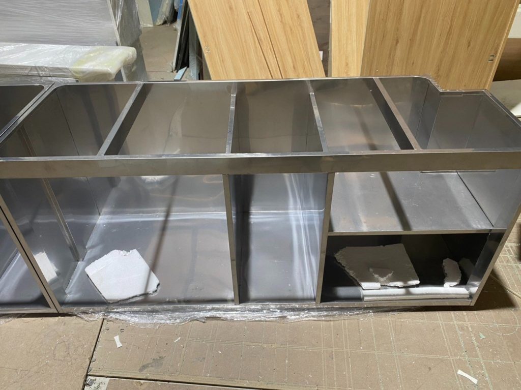 khung thùng tủ inox gia công 