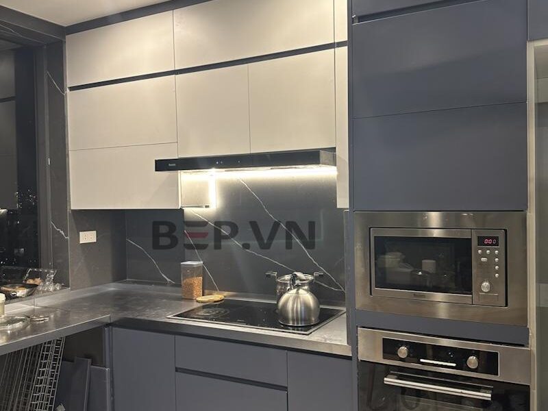 Tủ bếp inox cánh Inox kết hợp mặt bàn inox chống xước liền chậu nhà chị Hải