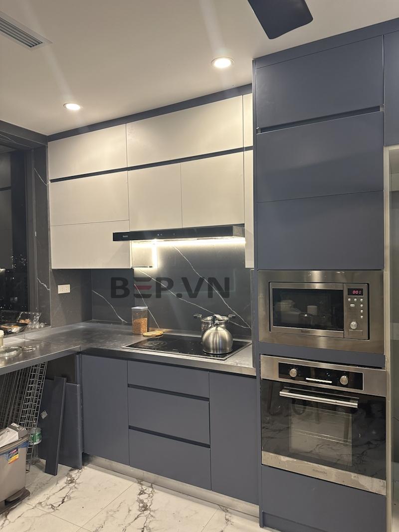 Tủ bếp inox cánh Inox kết hợp mặt bàn inox chống xước liền chậu nhà chị Hải