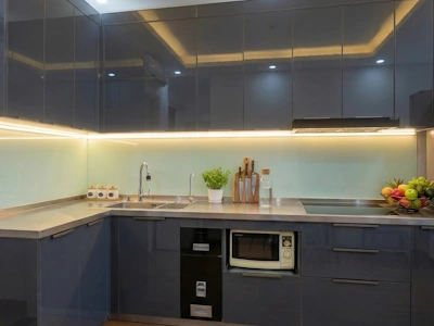 tủ bếp inox cánh kính kiểu chữ L